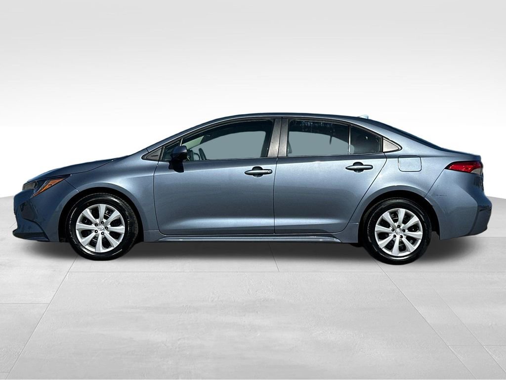 Used 2025 Toyota Corolla LE image 2
