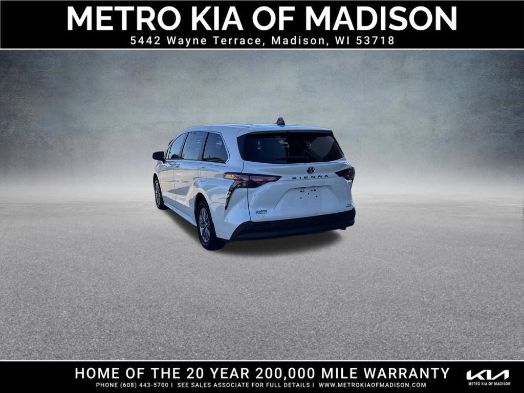 Used 2021 Toyota Sienna XLE AWD/4WD image 4