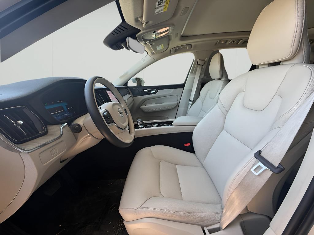 Used 2023 Volvo XC60 B5 Plus w/ Protection Package AWD/4WD image 17