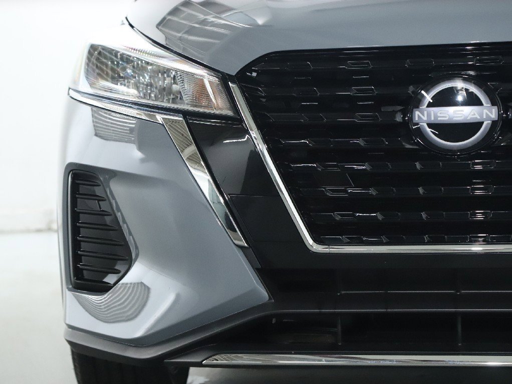 Certified 2023 Nissan Kicks SV image 7