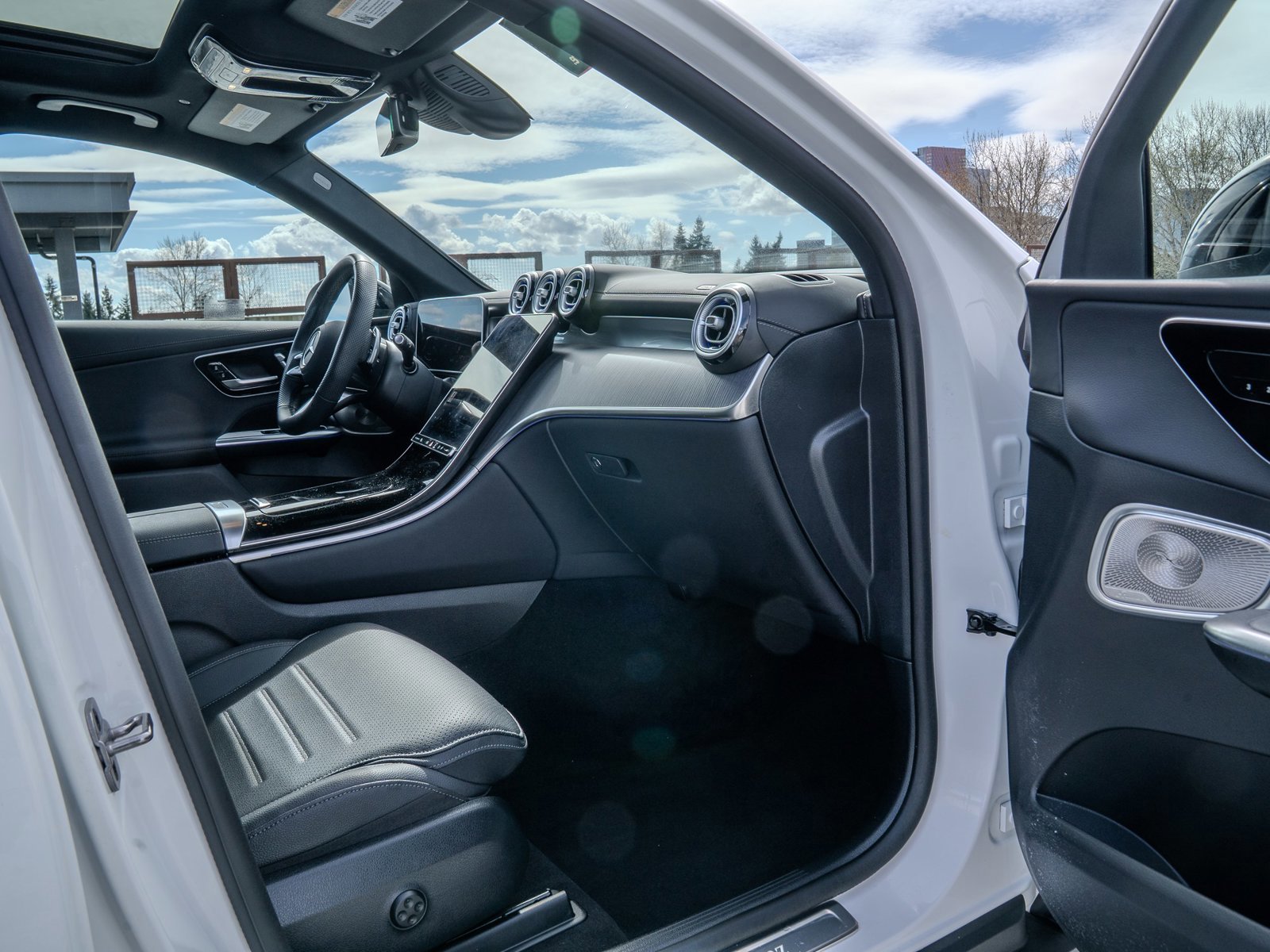 Certified 2025 Mercedes-Benz GLC 300 4MATIC image 28