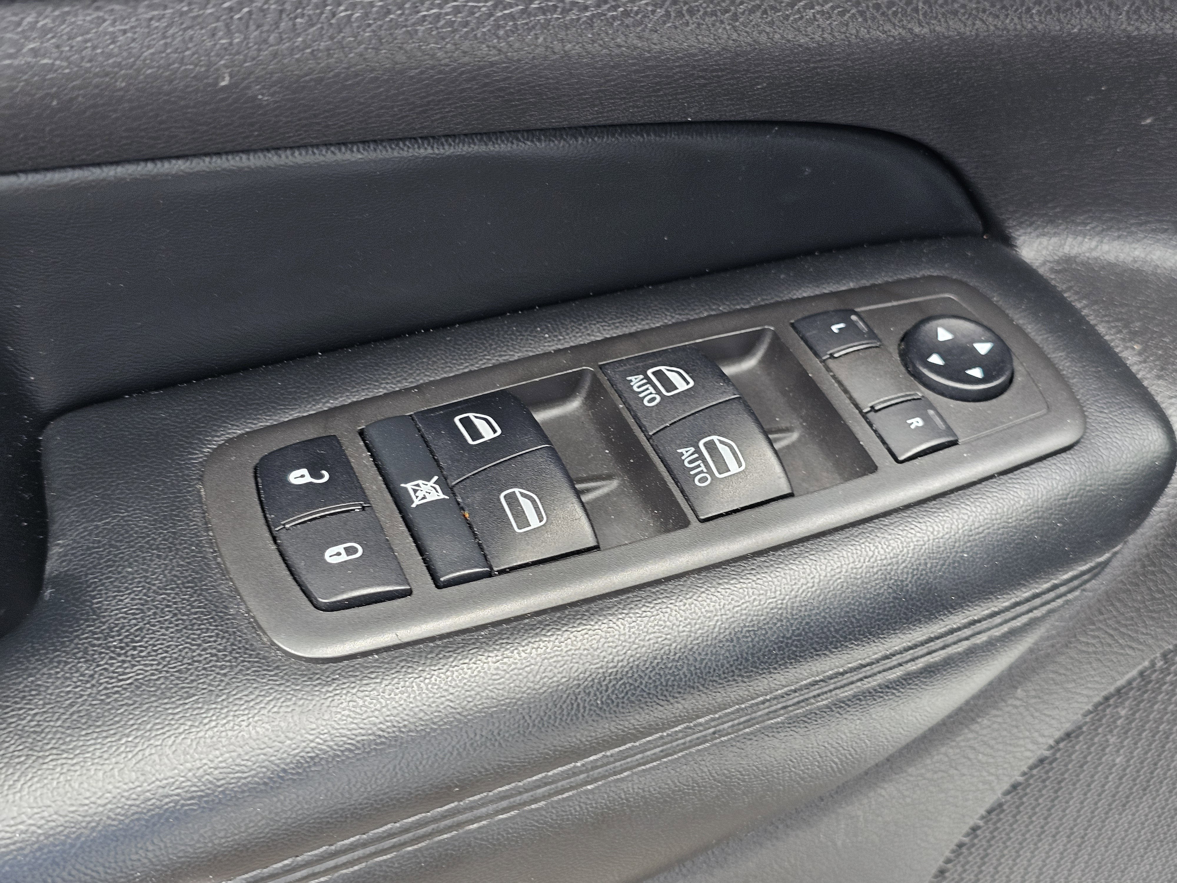 Used 2021 Jeep Grand Cherokee Limited w/ Luxury Group II RWD image 16