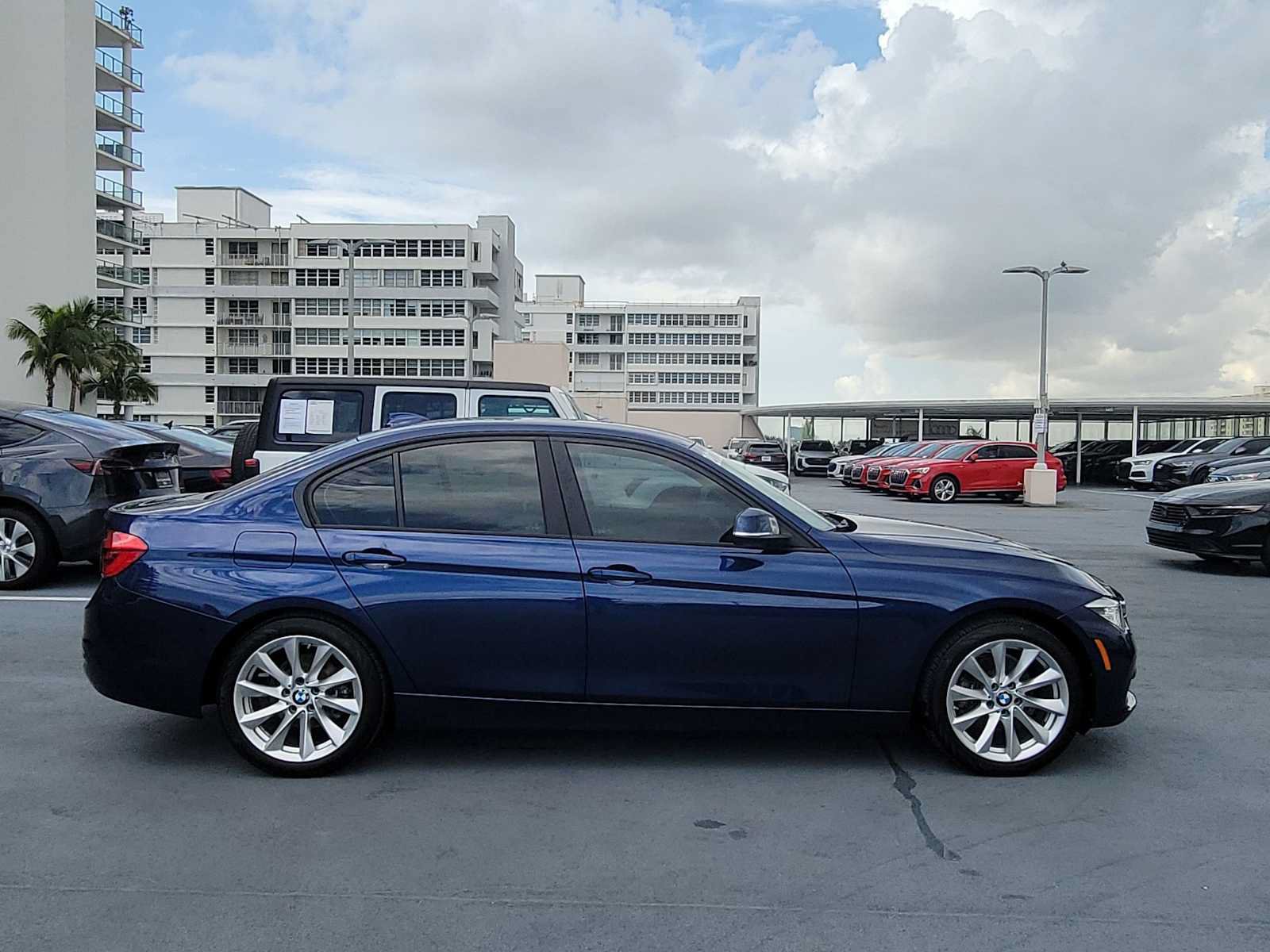 Used 2018 BMW 320i Sedan RWD image 7