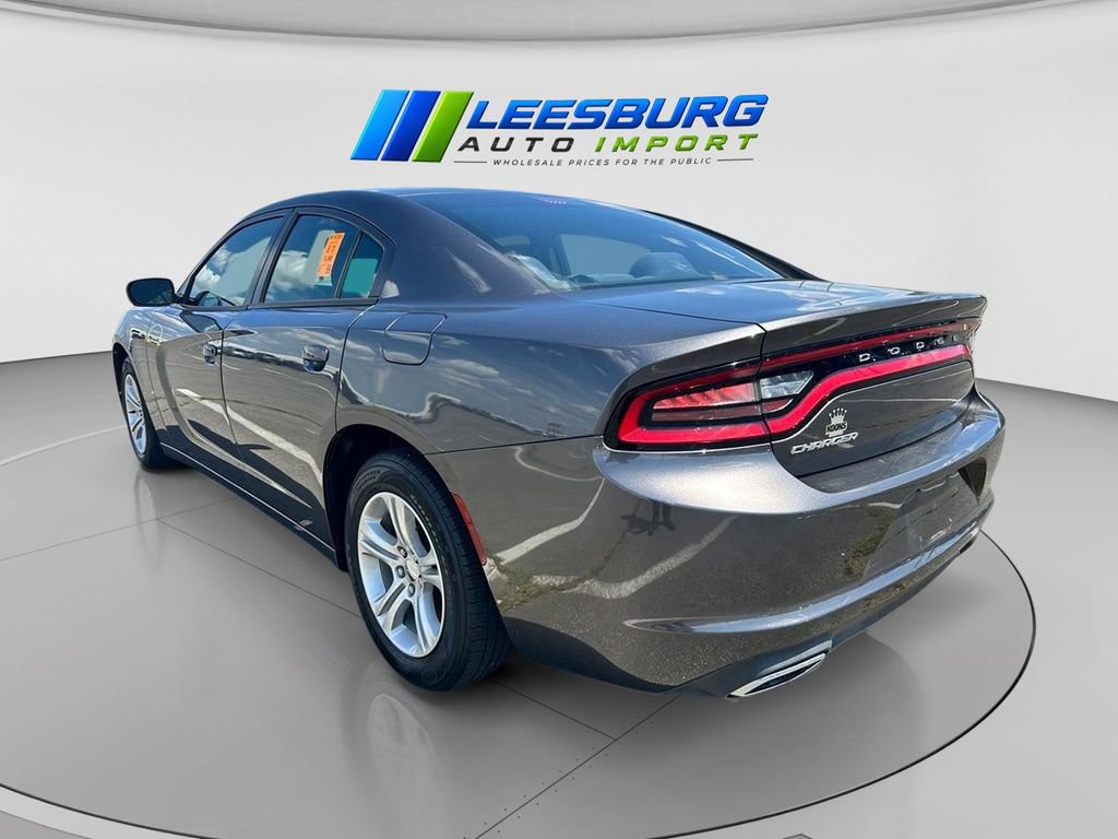 Used 2016 Dodge Charger SE RWD image 3