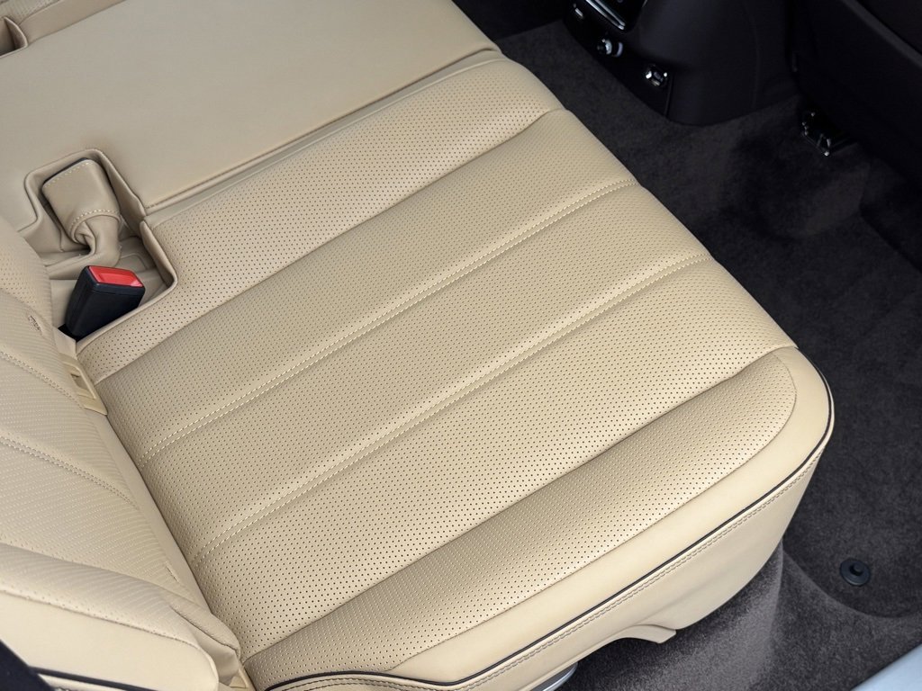 New 2024 Bentley Bentayga Plug-In Hybrid image 35