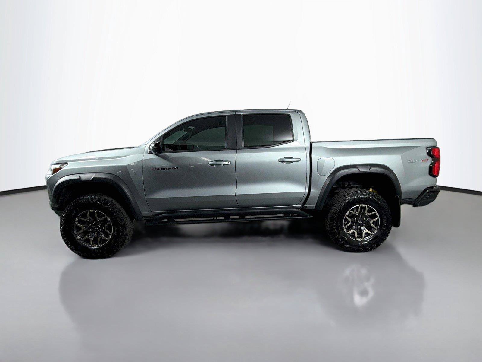 Used 2025 Chevrolet Colorado ZR2 w/ Technology Package AWD/4WD image 8