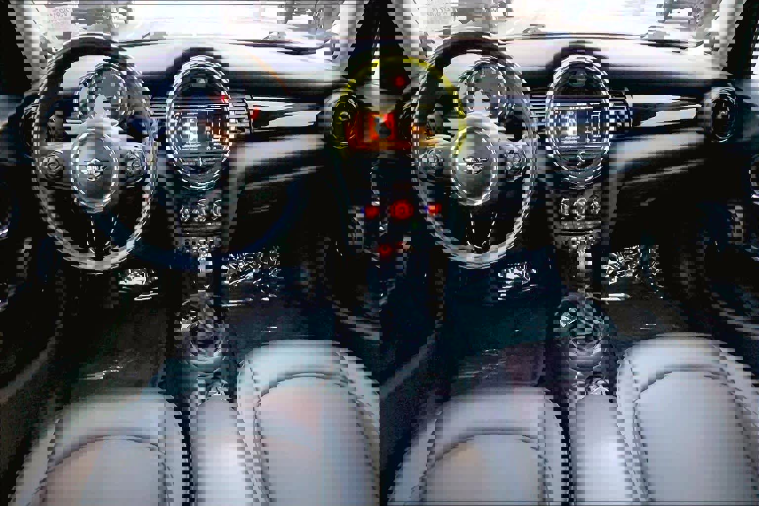 Used 2019 MINI Cooper 4-Door Hardtop w/ Premium Package image 15