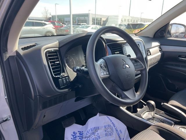 Used 2018 Mitsubishi Outlander AWD image 9