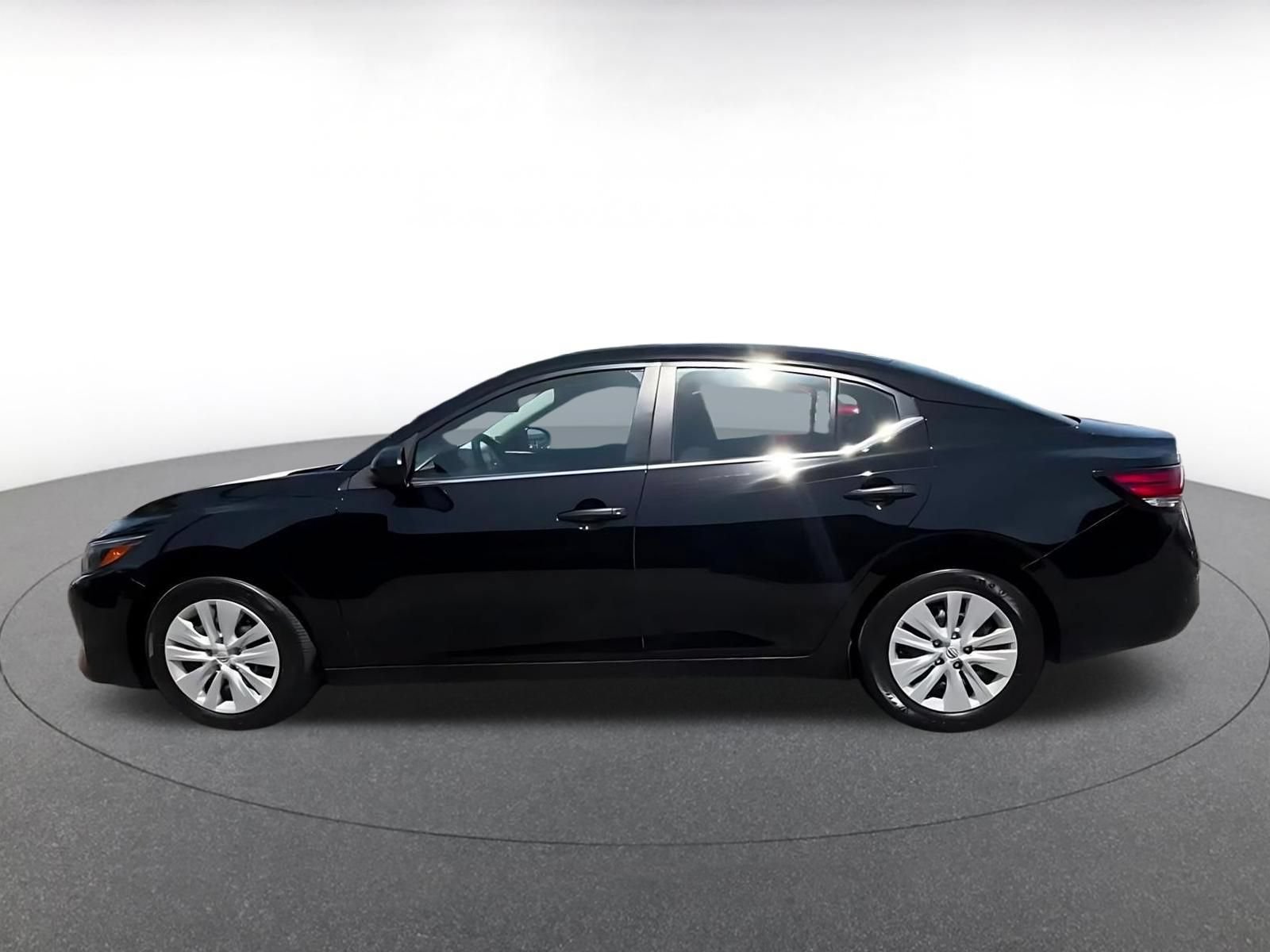 Used 2025 Nissan Sentra S FWD image 9