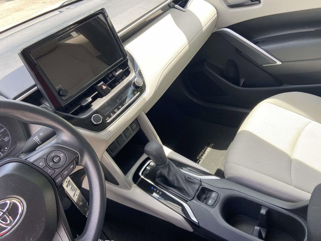 Used 2025 Toyota Corolla Cross L FWD image 22