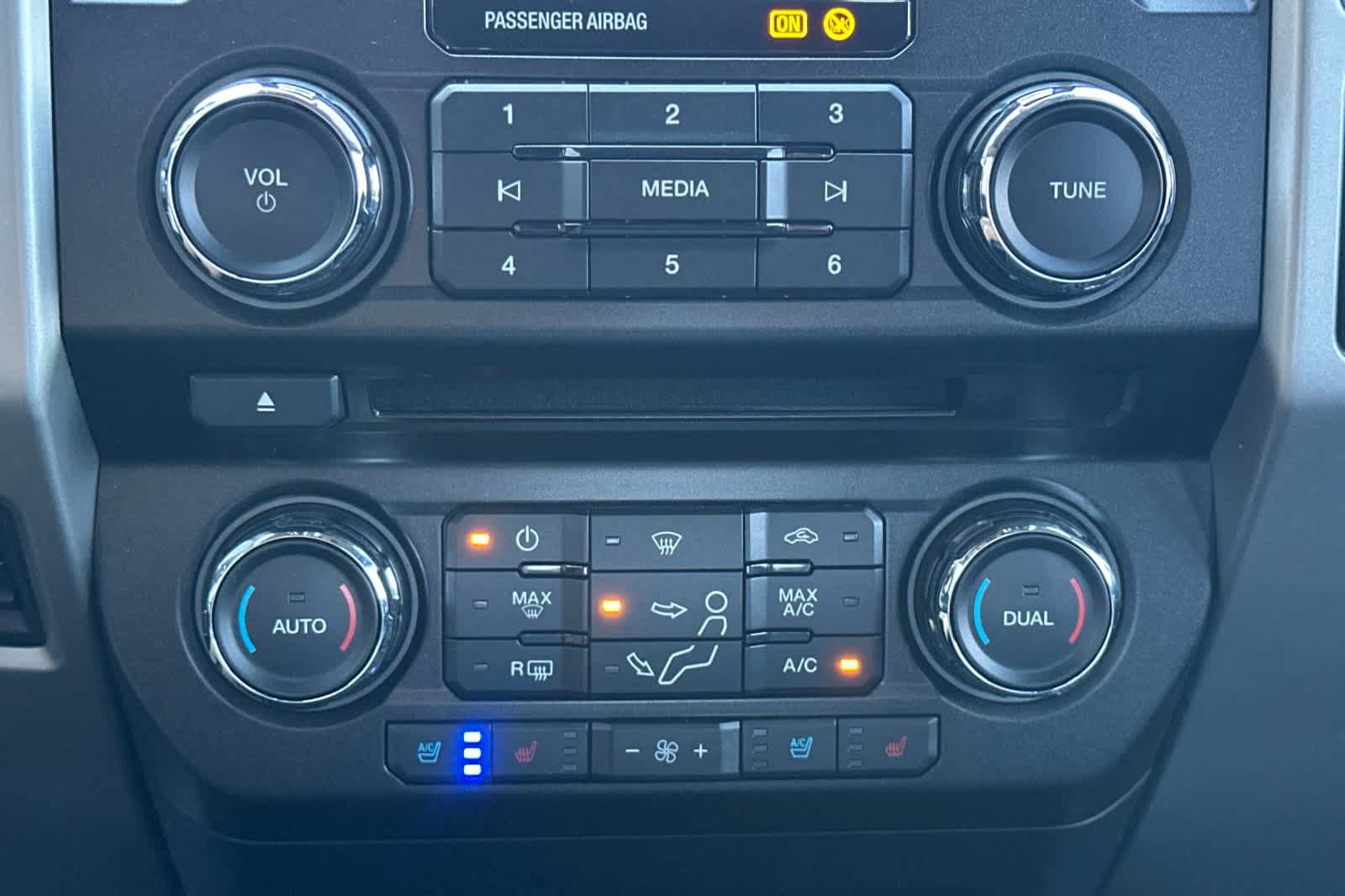 Used 2018 Ford F250 Lariat w/ Lariat Value Package AWD/4WD image 20