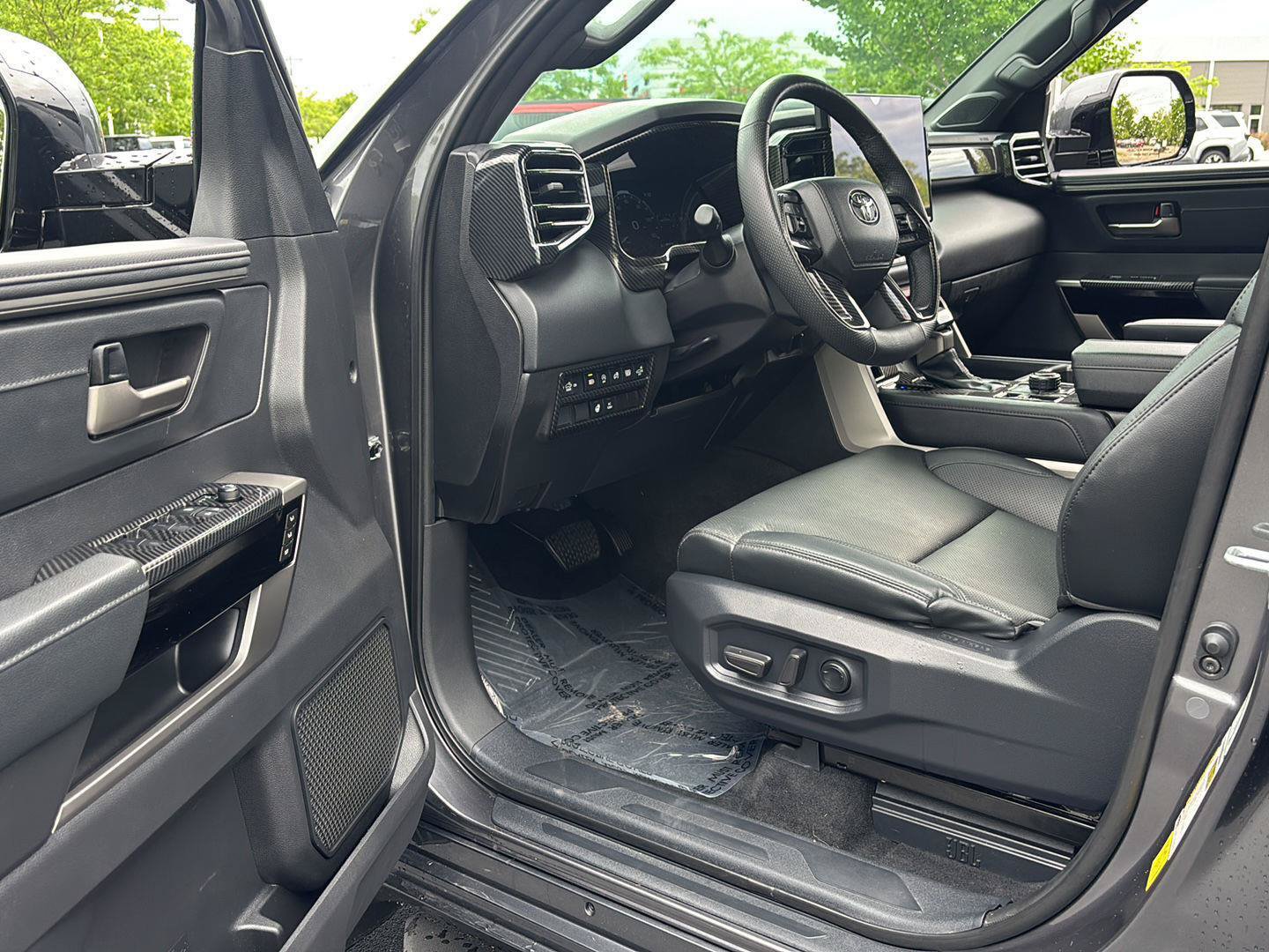 Used 2025 Toyota Tundra Limited AWD/4WD image 2
