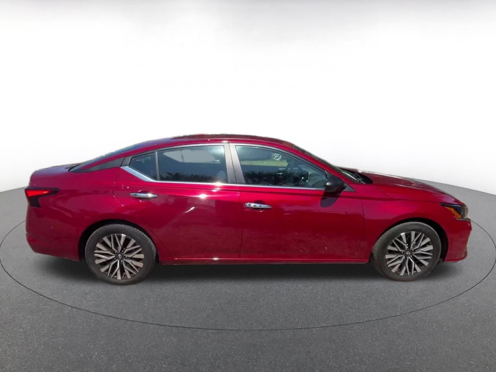 Used 2025 Nissan Altima 2.5 SV FWD image 16