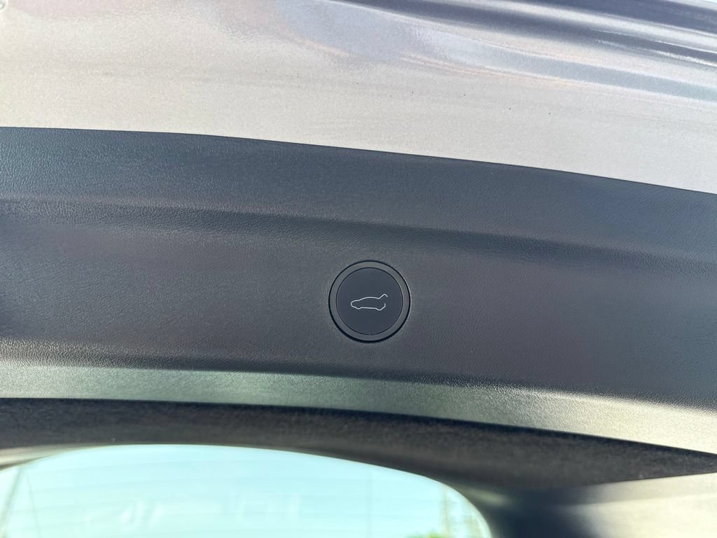 Used 2024 Tesla Model Y Long Range AWD/4WD image 34
