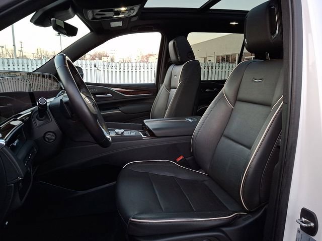 Certified 2022 Cadillac Escalade Premium Luxury image 17