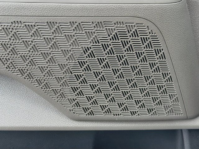 Used 2025 Kia Carnival EX FWD image 24