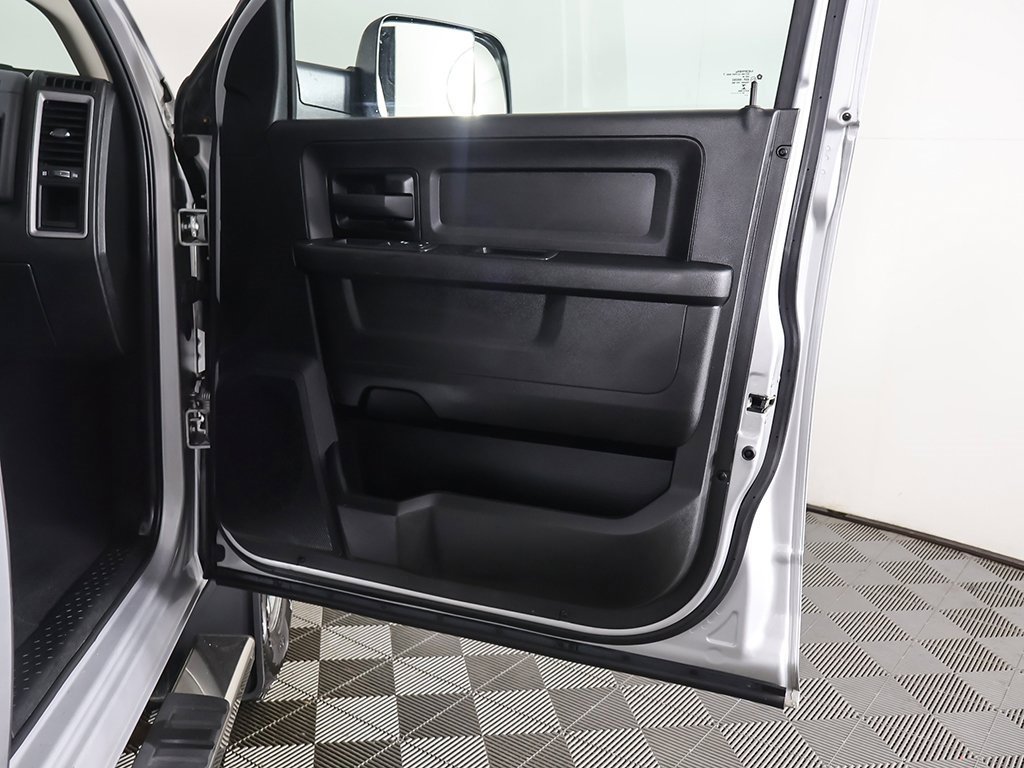 Used 2018 RAM 3500 Tradesman w/ Chrome Appearance Group image 16