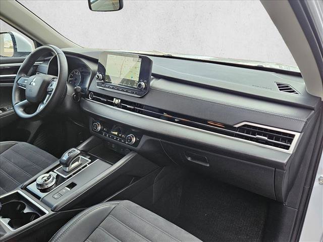 Used 2024 Mitsubishi Outlander SE image 24