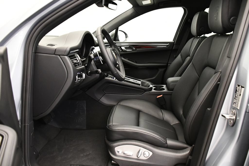 Certified 2026 Porsche Macan Turbo AWD/4WD image 41