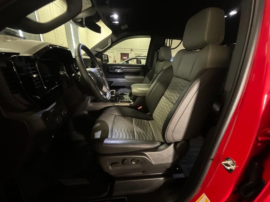 Used 2025 Chevrolet Silverado 1500 ZR2 w/ Dark Appearance Package image 6