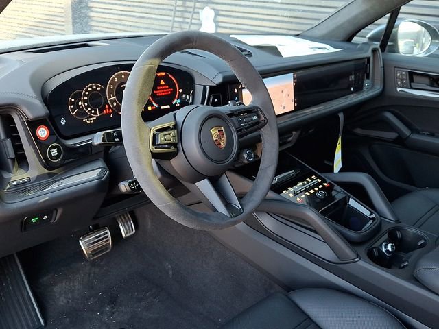 New 2026 Porsche Cayenne GTS image 4