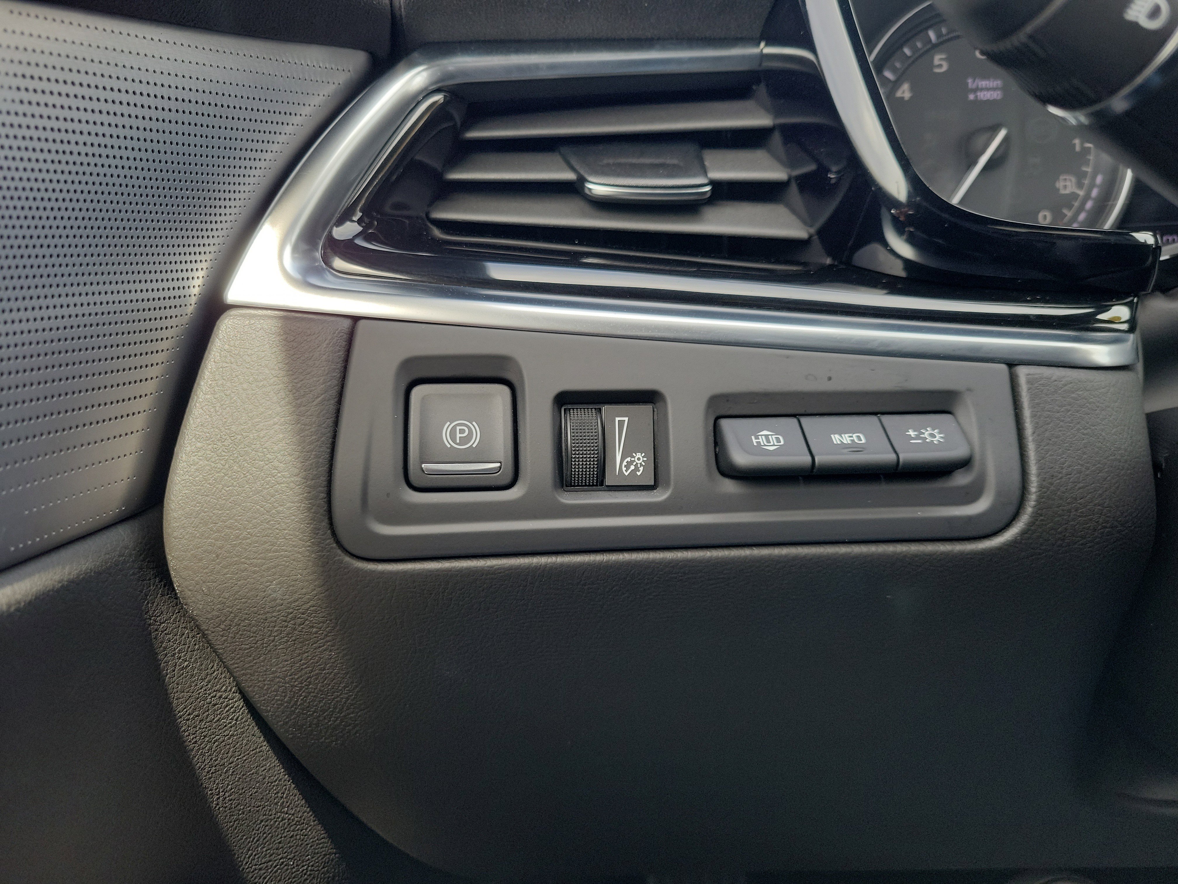 Certified 2025 Cadillac XT6 Premium Luxury w/ Platinum Package AWD/4WD image 28