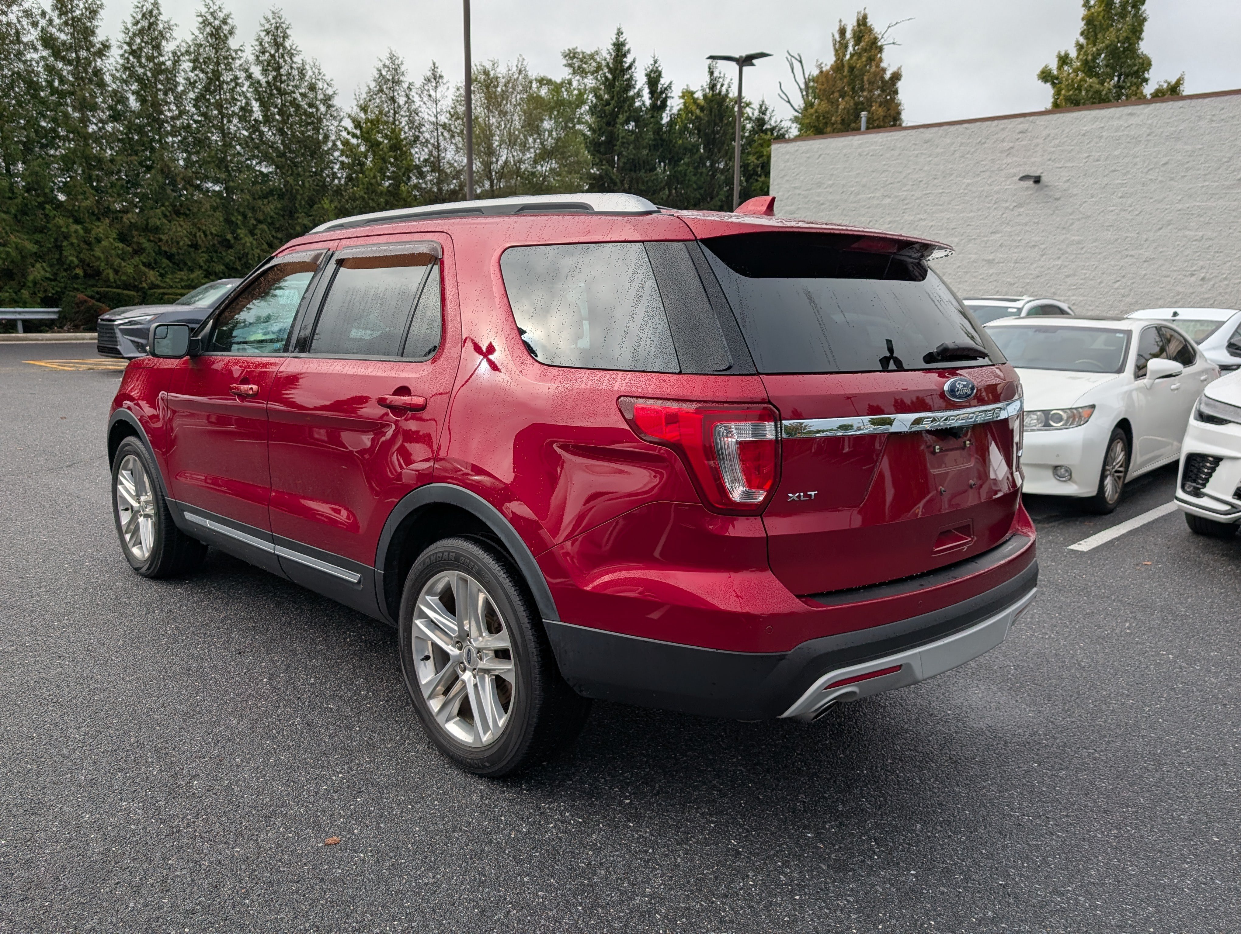 Used 2016 Ford Explorer XLT w/ Equipment Group 202A AWD/4WD image 5