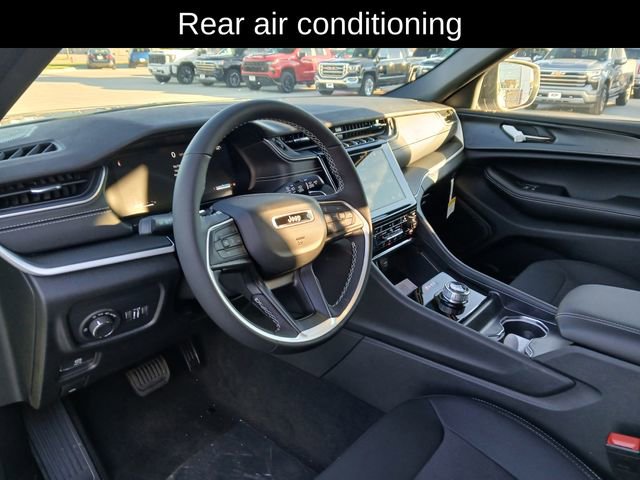 New 2025 Jeep Grand Cherokee L Laredo image 10