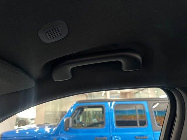 Used 2023 Jeep Grand Cherokee L Laredo image 35