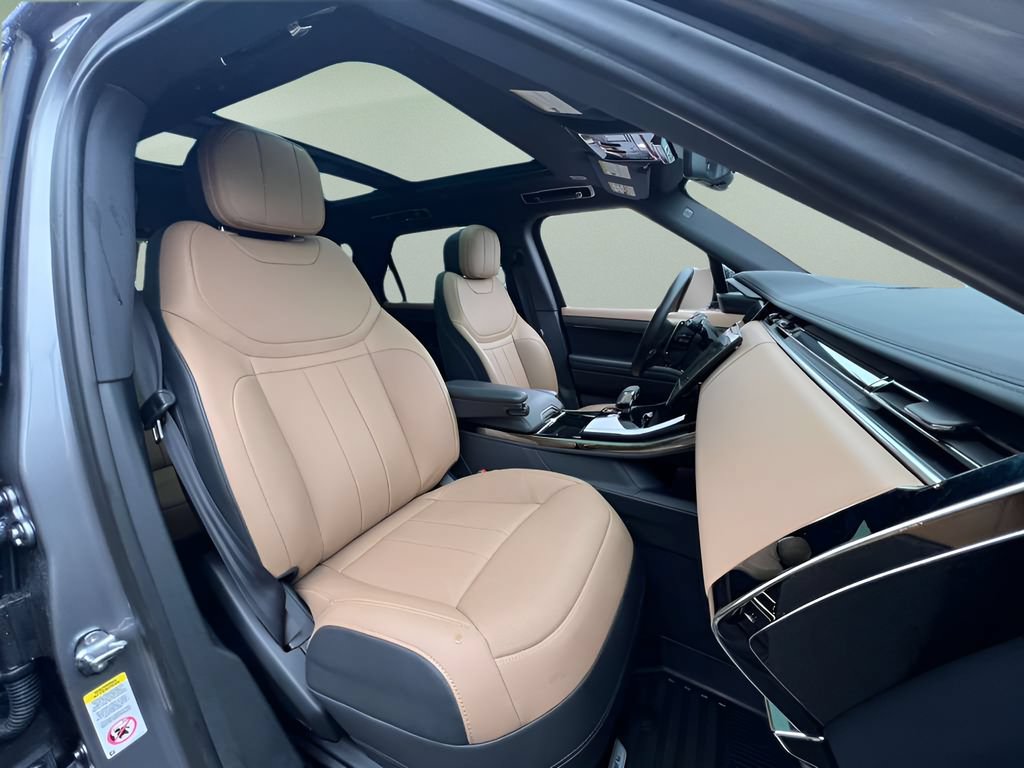 Used 2025 Land Rover Range Rover Sport Dynamic SE AWD/4WD image 9