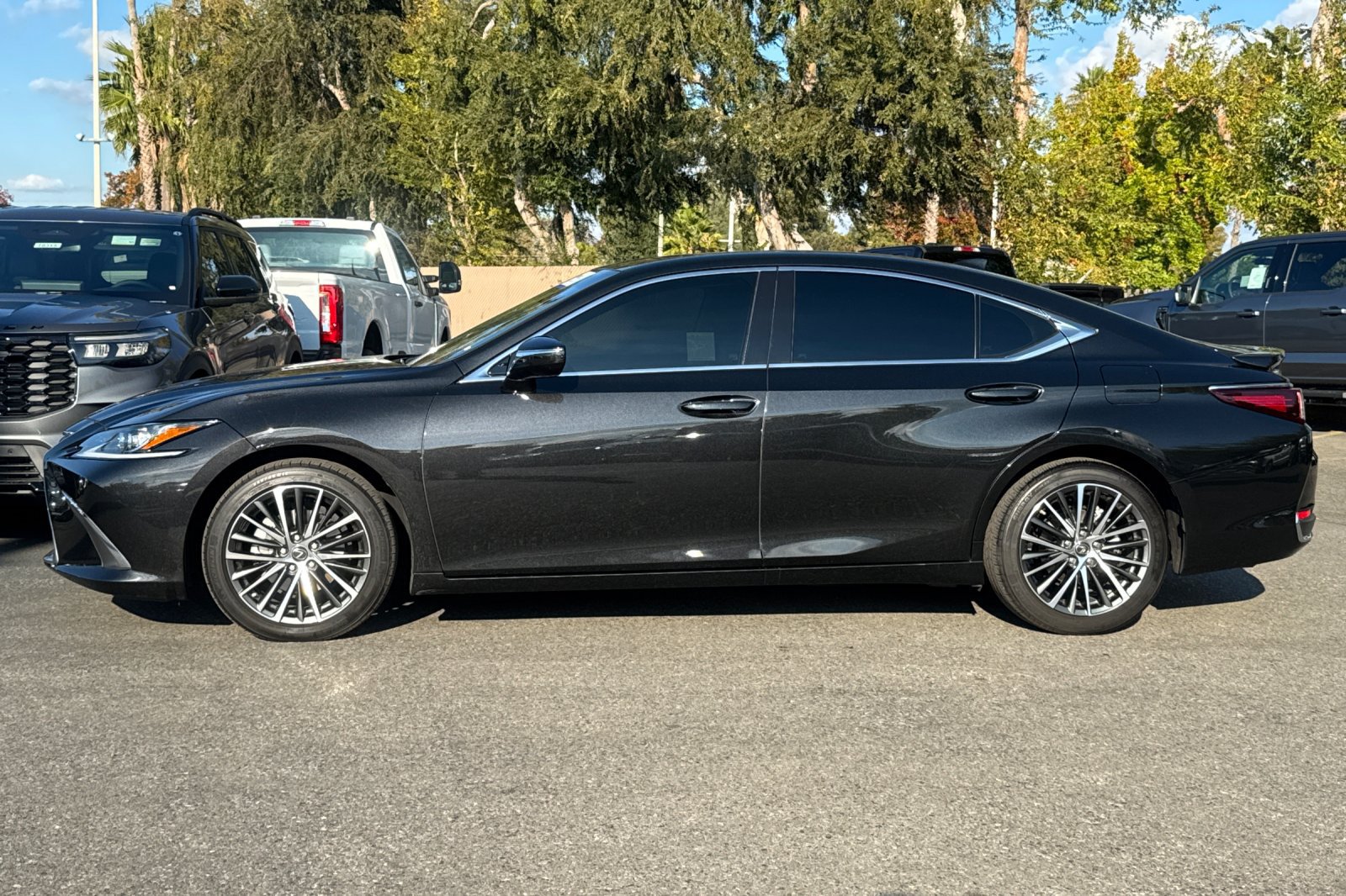 Used 2025 Lexus ES 300h w/ Premium Package FWD image 8