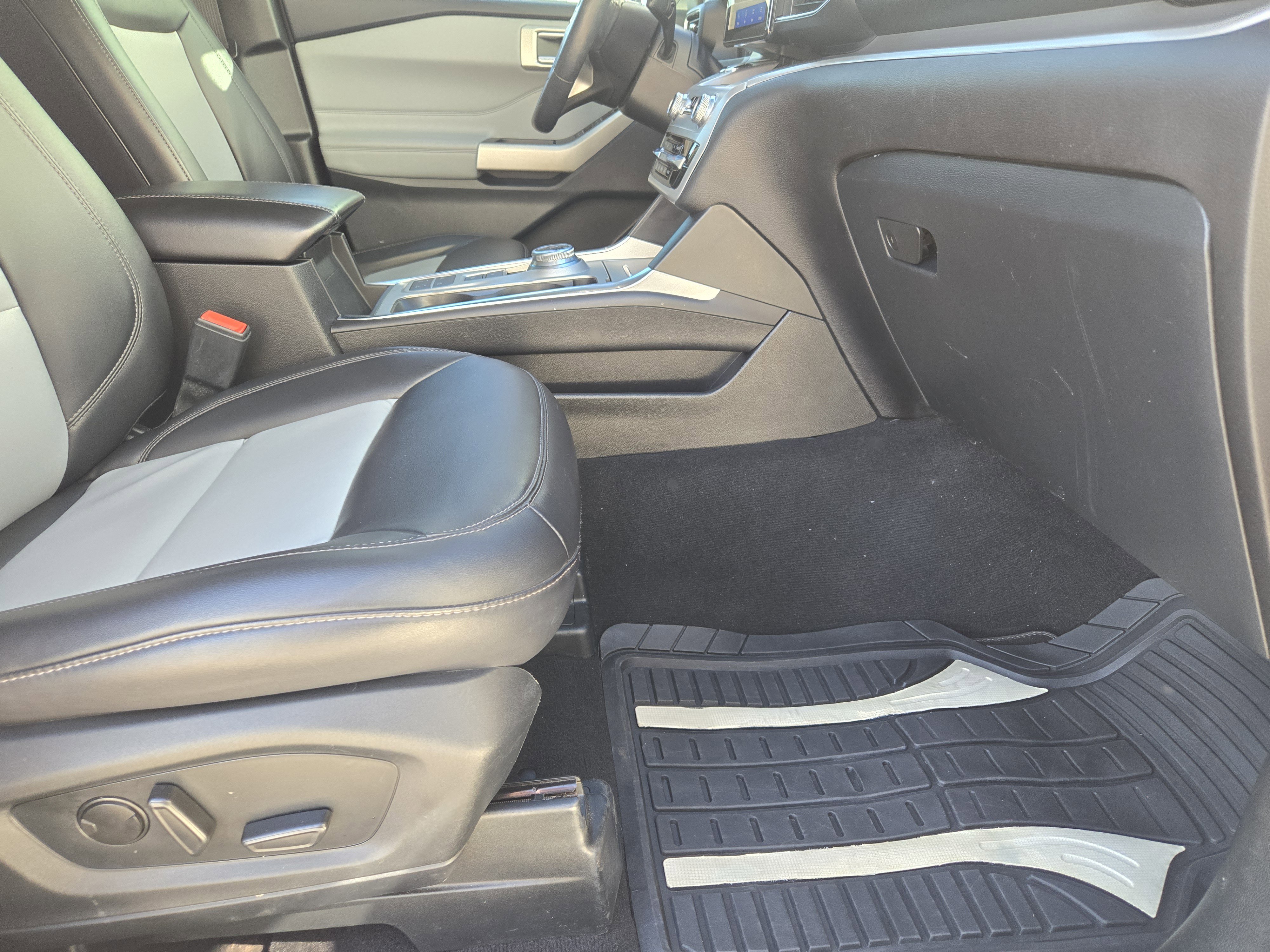 Used 2023 Ford Explorer XLT w/ Equipment Group 202A image 16