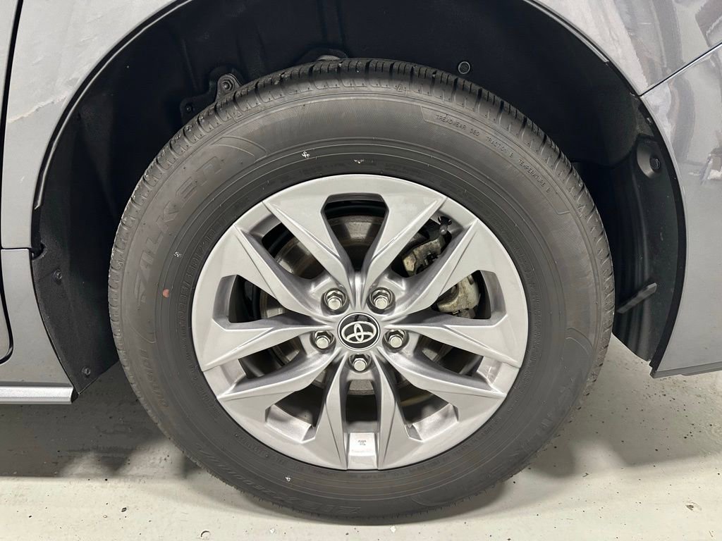Used 2025 Toyota Sienna LE image 69