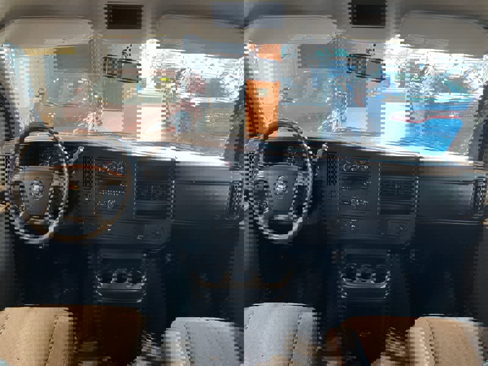 Used 2015 Chevrolet Express 3500 RWD image 21