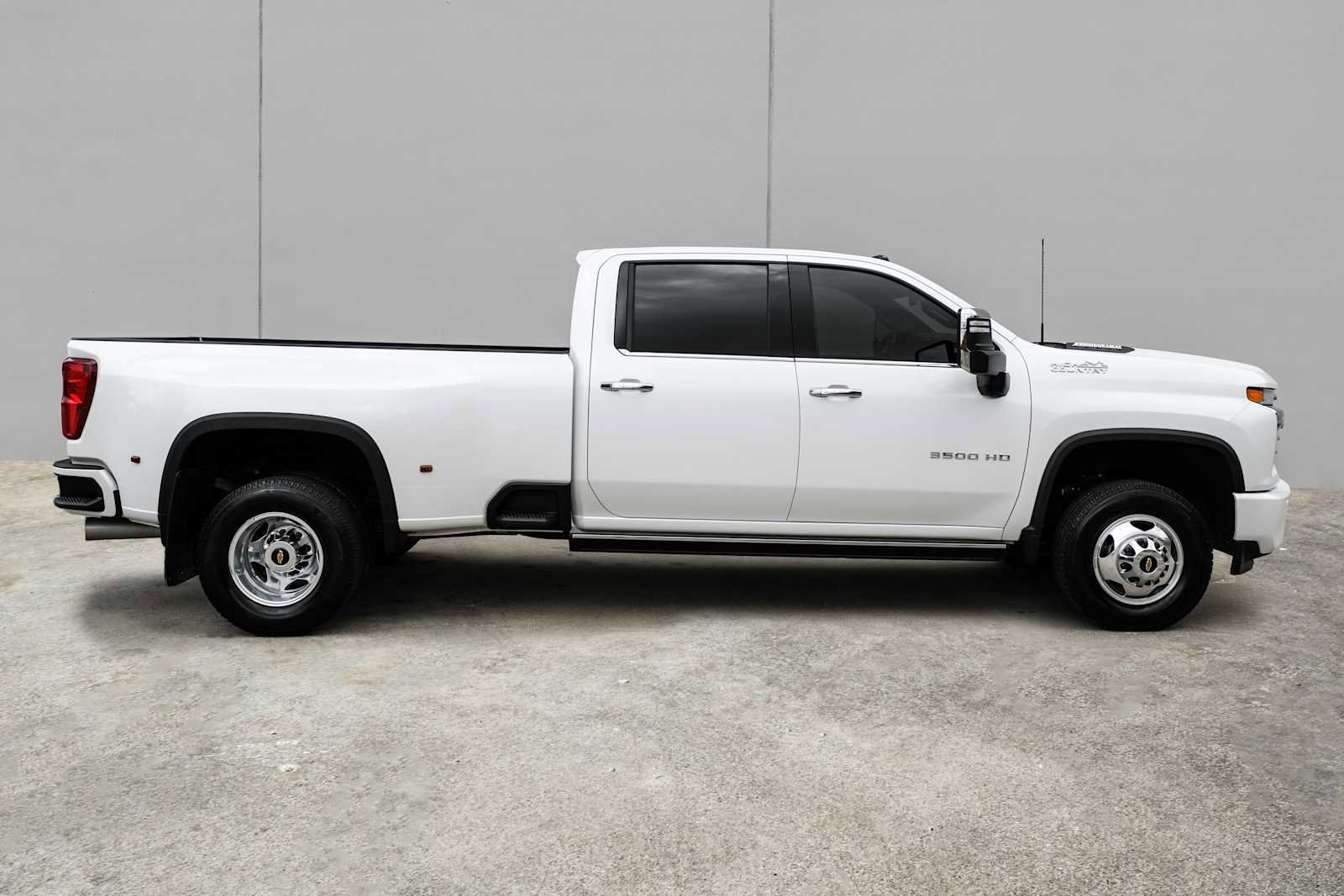 Used 2022 Chevrolet Silverado 3500 High Country AWD/4WD image 8
