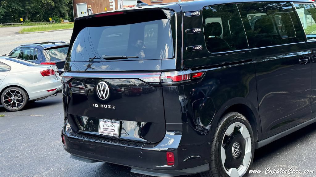 Used 2025 Volkswagen ID. Buzz Pro S RWD image 28