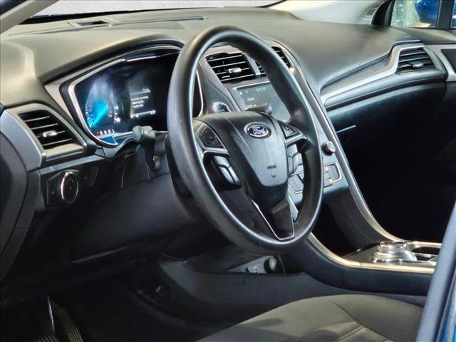 Used 2017 Ford Fusion SE w/ Fusion SE Technology Package FWD image 6