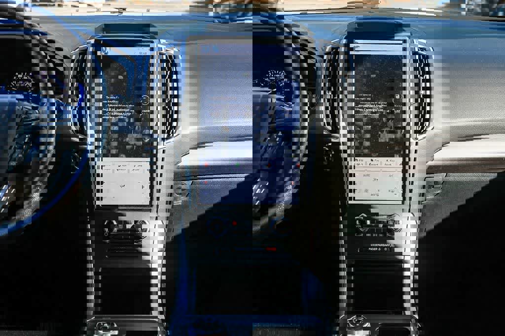 Used 2023 Ford Edge SE w/ Black Appearance Package image 13