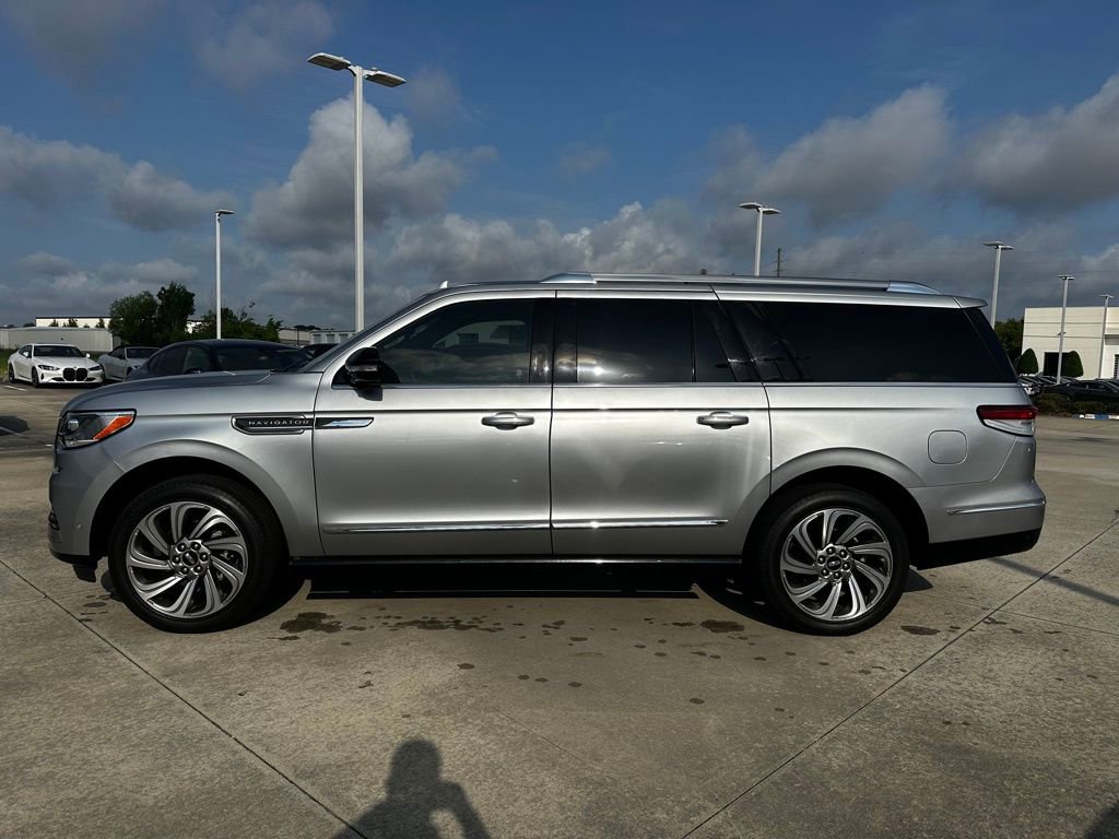 Used 2022 Lincoln Navigator L Reserve RWD image 8