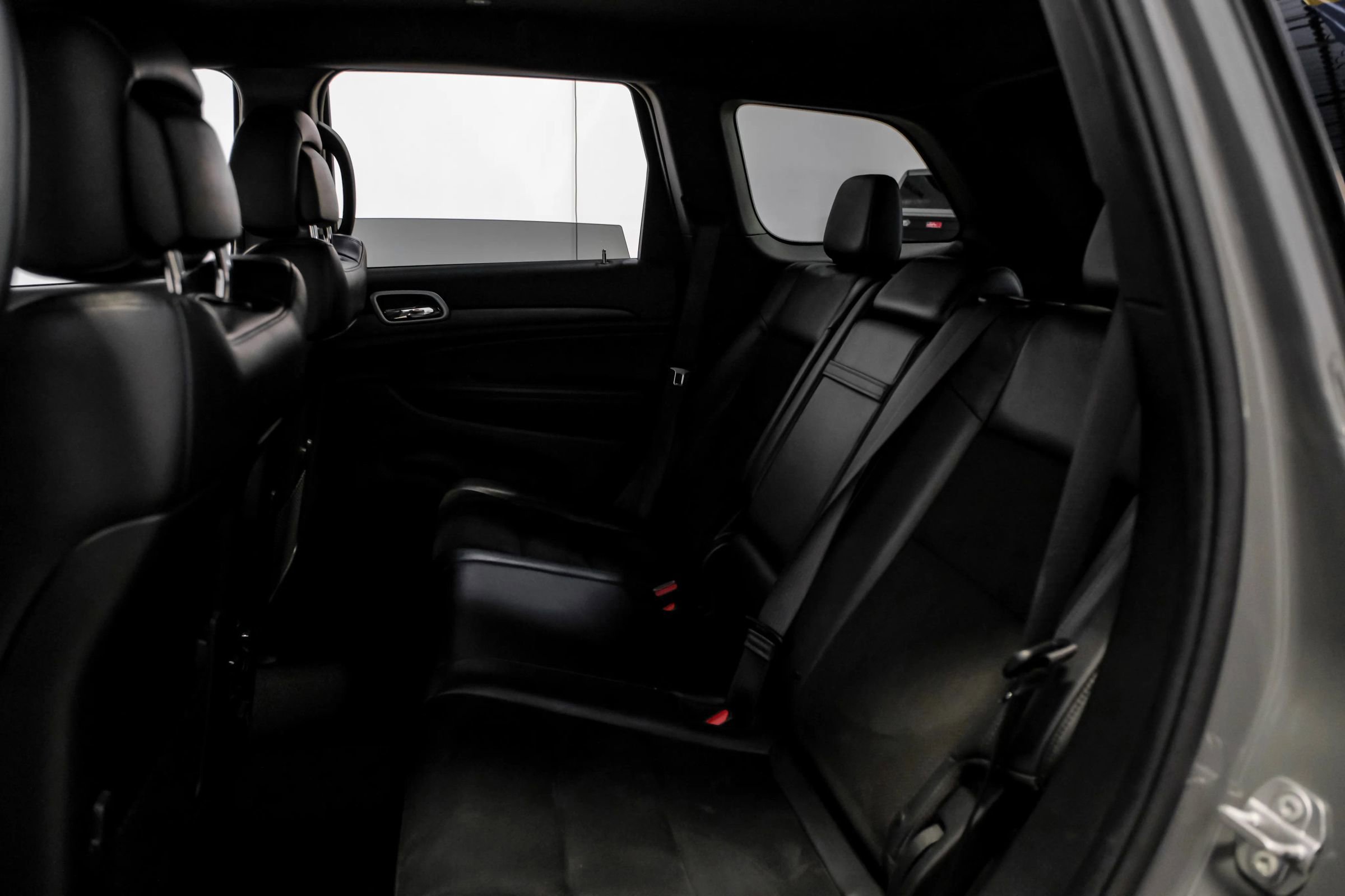 Used 2021 Jeep Grand Cherokee Laredo X RWD image 34