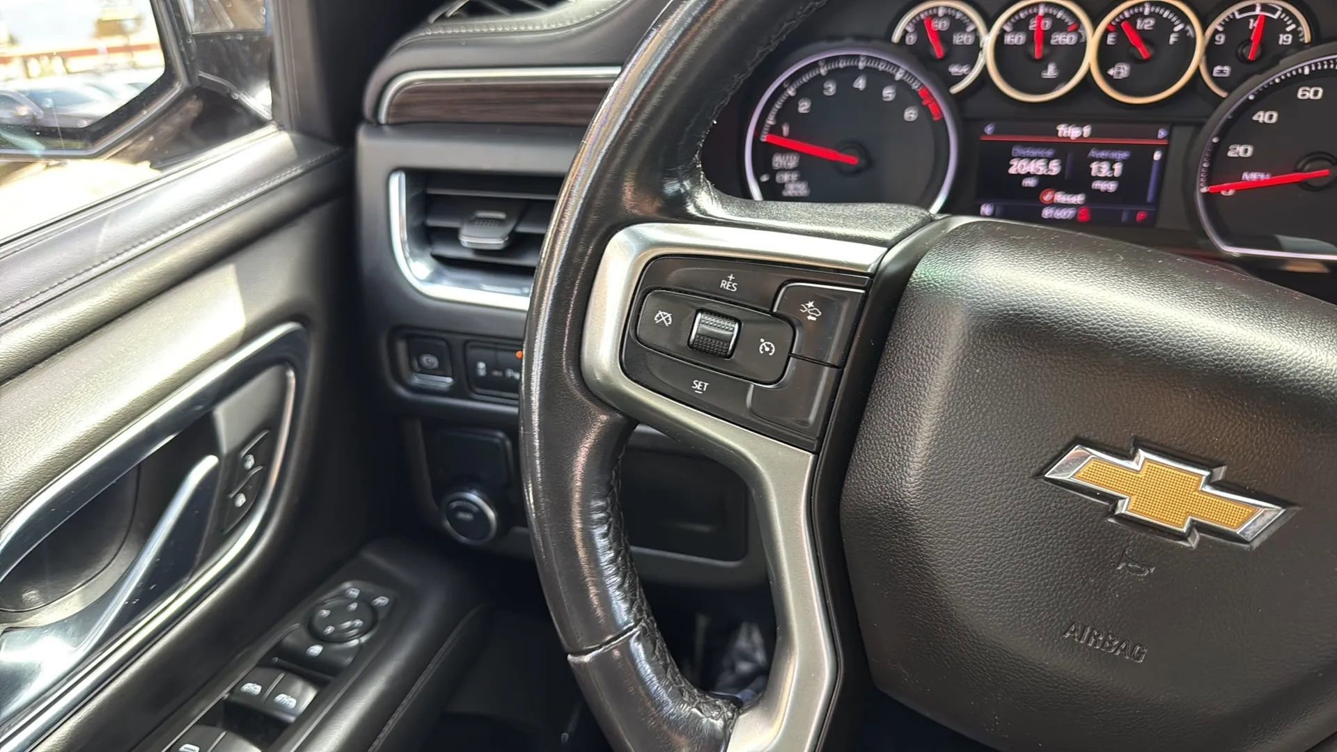 Used 2021 Chevrolet Suburban LT RWD image 24