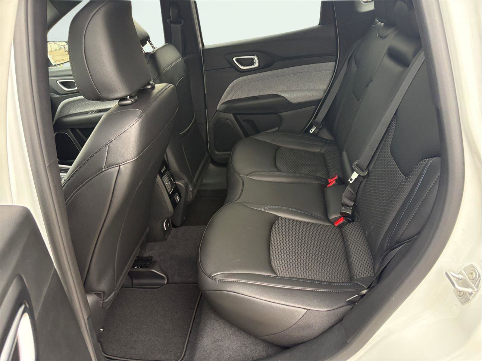 New 2026 Jeep Compass Latitude image 20