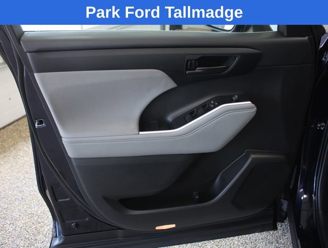 Used 2025 Toyota Highlander LE image 11