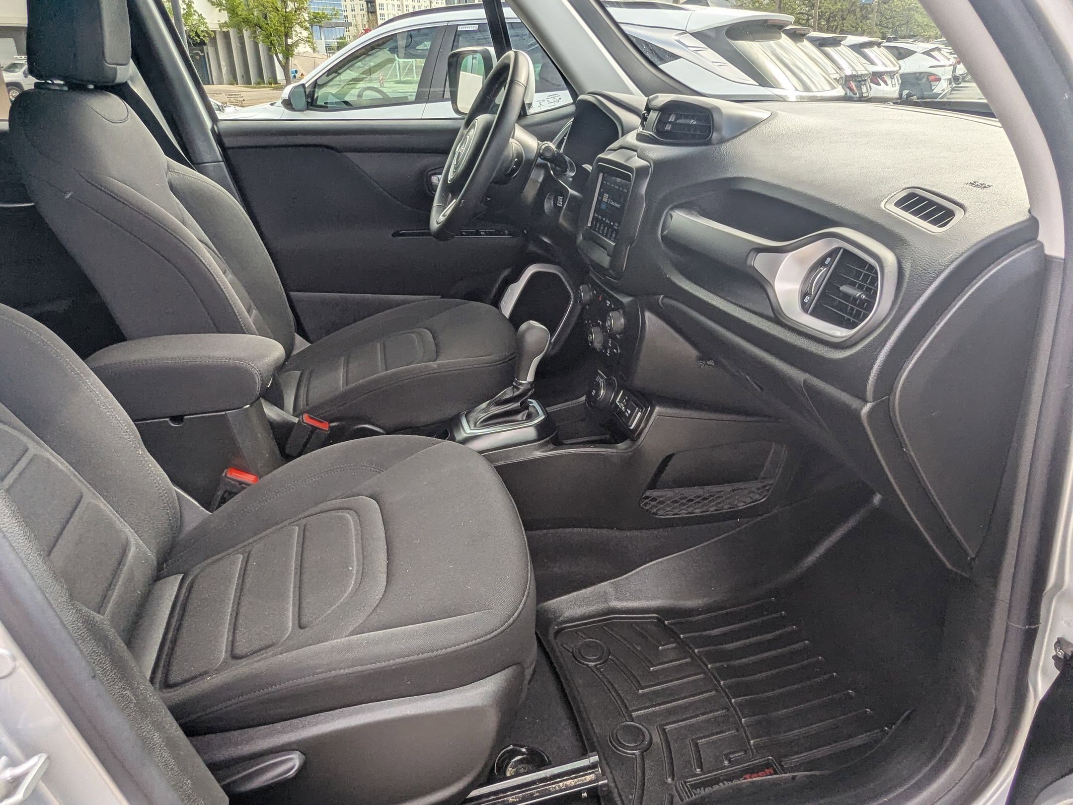 Used 2020 Jeep Renegade Latitude w/ Popular Equipment Group image 31