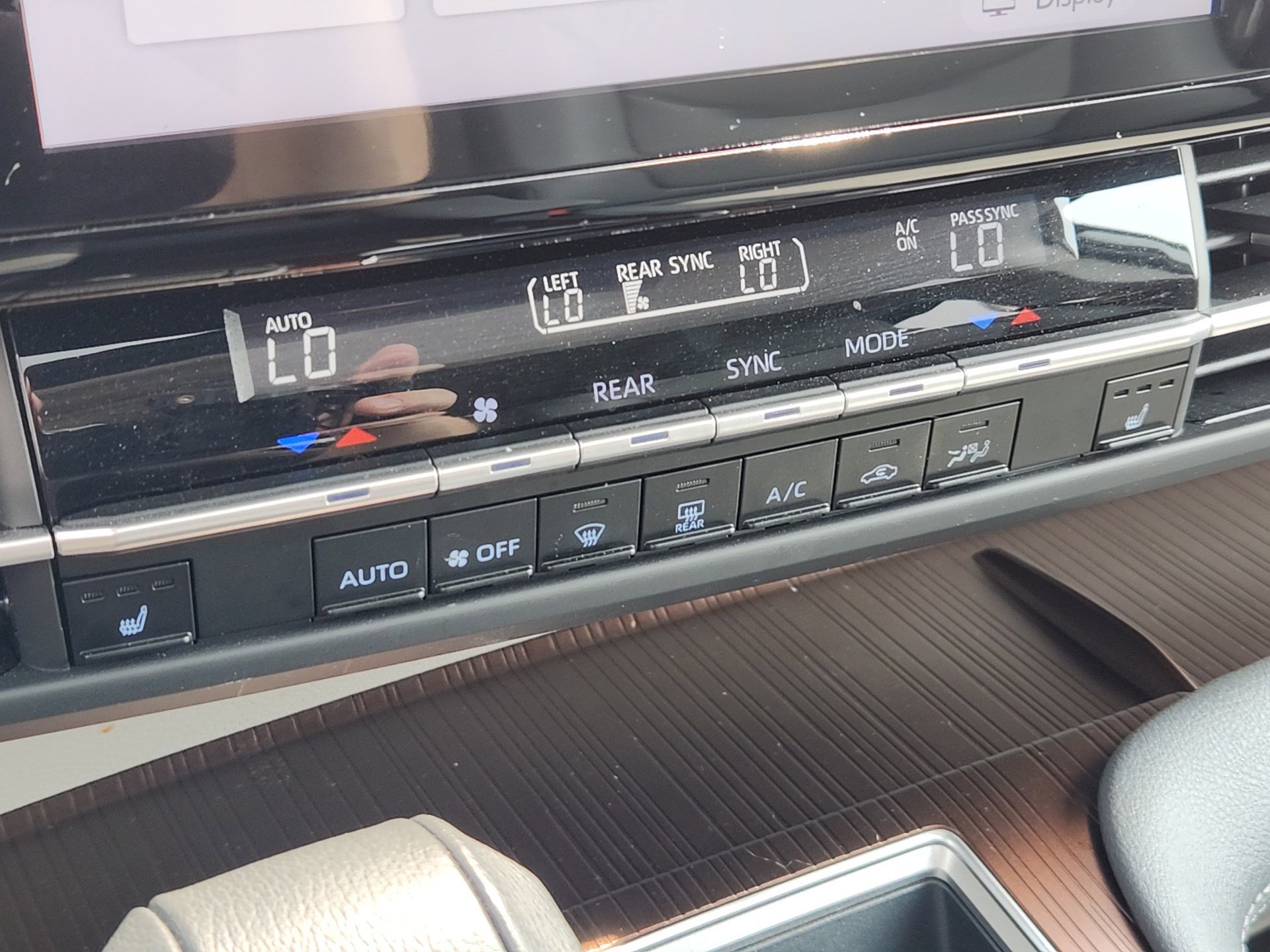 Certified 2023 Toyota Sienna XLE image 17