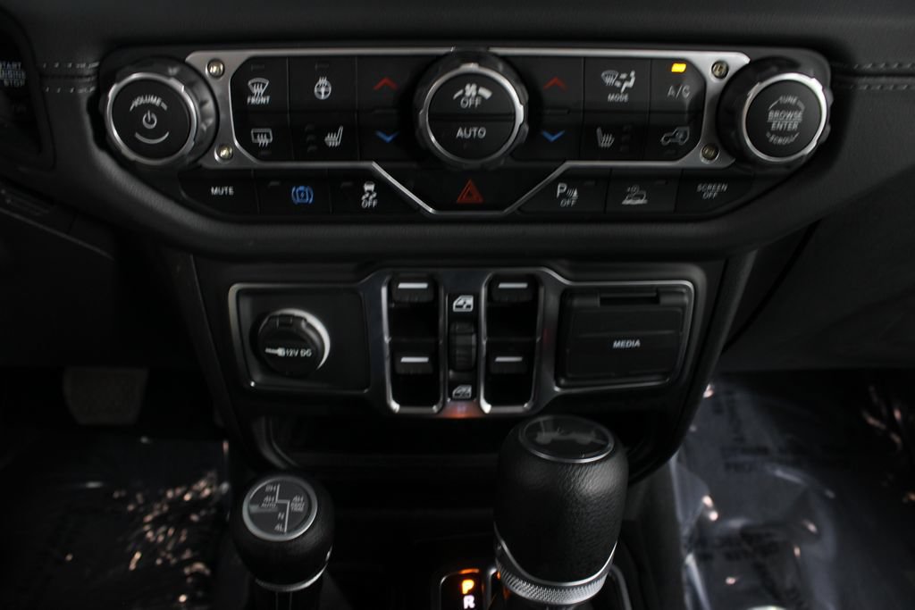Used 2025 Jeep Wrangler Unlimited Sahara w/ Safety Group AWD/4WD image 6