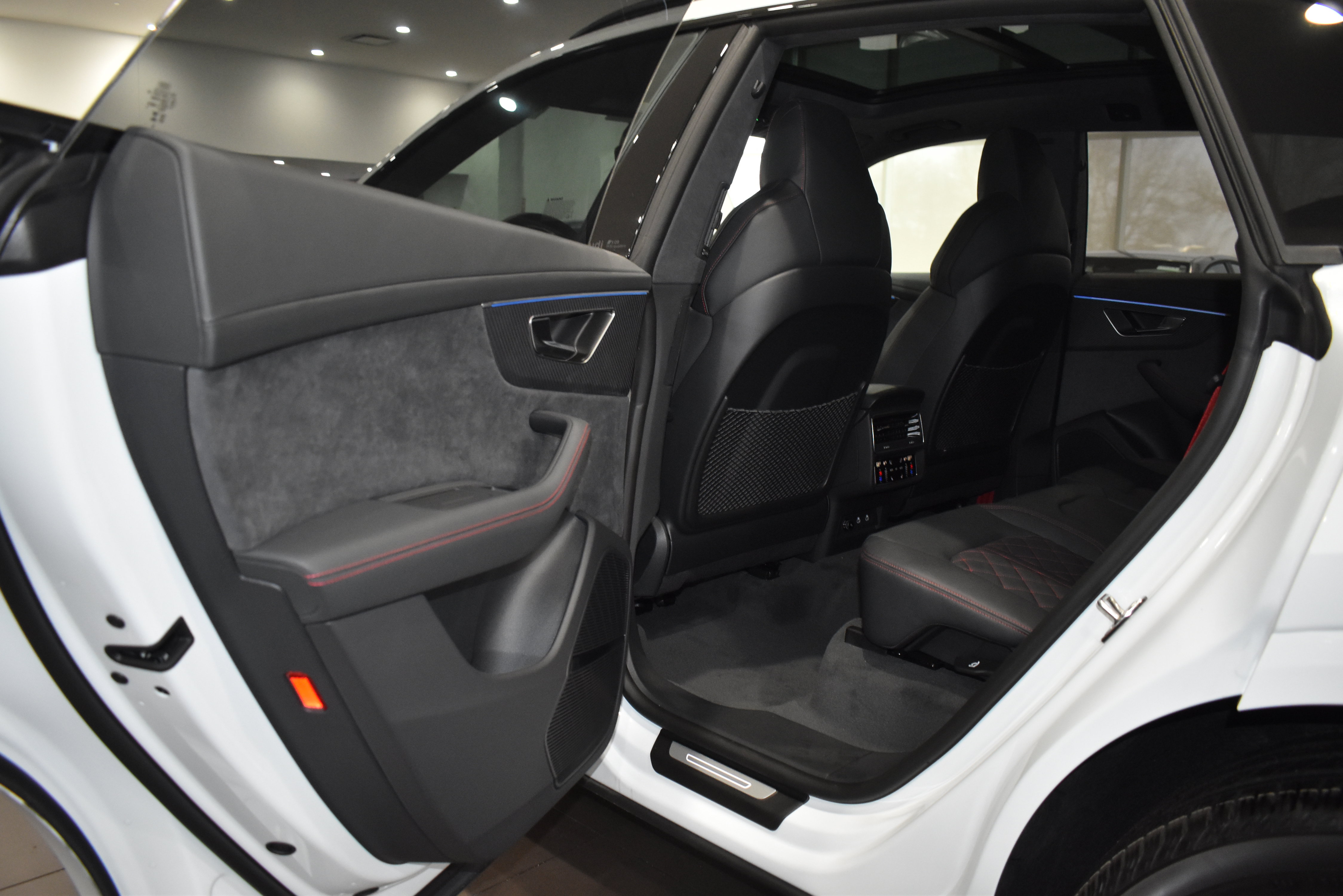 New 2026 Audi SQ8 Prestige AWD/4WD image 37