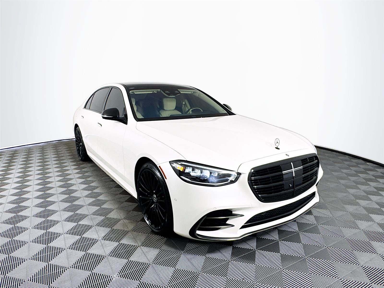Used 2023 Mercedes-Benz S 500 4MATIC image 1