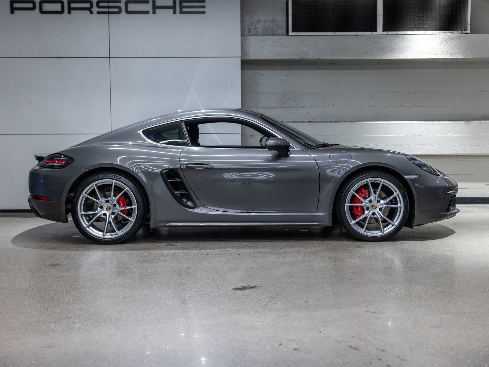 Certified 2024 Porsche 718 Cayman S RWD image 18