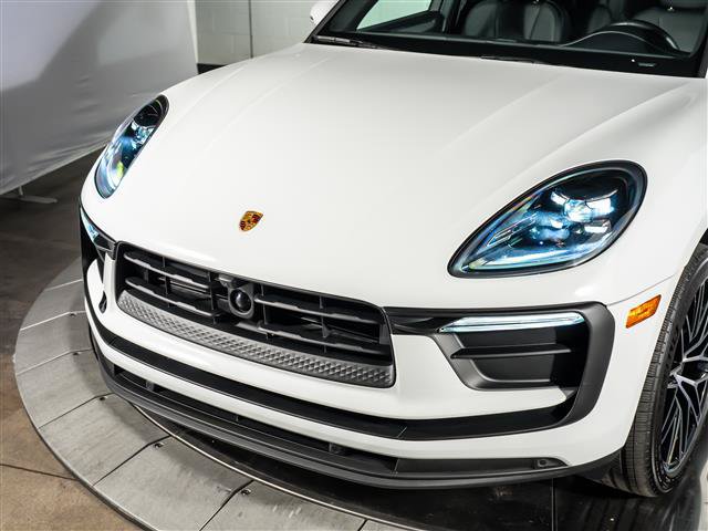 Certified 2026 Porsche Macan AWD/4WD image 11
